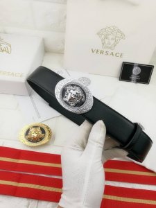 配送专柜全套礼盒包装。范思哲 实景拍摄 高端品质采用原单头层牛皮，搭配原单五金纯铜钻石扣头，完美的车线、油边，顶级做工， 精美的设计，华丽的外观 休闲