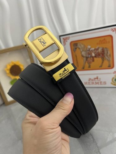 品名：爱马仕.HermèS 自动带 材质：原单牛皮腰带 百分百头层牛皮腰带保证真皮，24K纯钢扣，专柜原单品质、做工精细，时尚大牌，送人自用首选 包装： 请认准