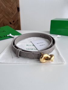 Bv 2025最新款女士编织腰带 纯手工Intreccio大格子编织 双面意大利小牛皮搭配绳结设计微复古金色搭扣 可活动皮环 皮带宽度2Cm 颜色: 海燕灰