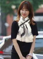 L V家 2025最新款真心赞 戒指绒长巾 实物真心美 披肩配以印花无论设计喷绘都是非常到位细节都可见整个围巾给人气场的同时又非常精致高端Vip推荐绝对值得入手