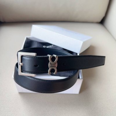 赛琳 Teen Triomphe光滑牛皮革腰带 荧光白纤细版型，可搭配经典西装外套、裙装，增添高雅气质3.0Cm