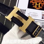 品名：爱玛仕.Her..Mes原单 型号：认准如图专柜包装，赠送打孔器 材料：百分百头层牛皮皮带，24K纯钢扣保证真皮。专柜同等质量， 送人自用首选 包装： 请
