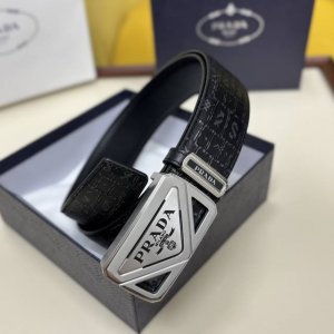 高端品质，实物拍摄 批 配全套专柜礼盒 品牌：普拉达 原单品 扣头材质：双色纯钢扣 带身材质正面：正版宽度38Mm双面采用进口头层牛皮钢质真空纳米电镀专柜同步款