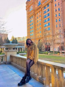 配包装 DDD 一盒一双 Prada 普拉达经典植绒字母丝袜 好看到爆炸 ，欧美大牌丝袜一比一高版本制作，可以看得到的工艺！ DDD 潮人秋冬必备单品 ，搭配起