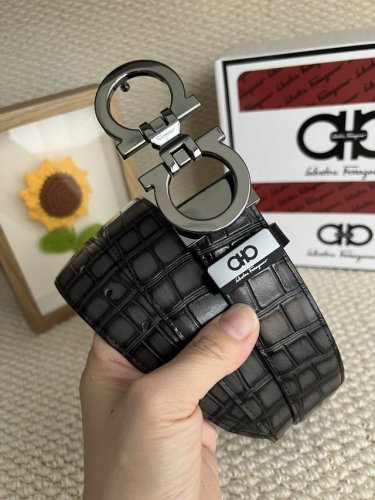 品名：菲拉格幕 原单 材质：原单牛皮腰带 百分百头层牛皮腰带保证真皮，24K纯钢扣，专柜原单品质、做工精细，时尚大牌，送人自用首选 包装： 请认准如图专柜包装赠