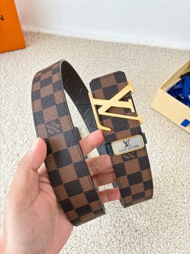 品名： Lv..路易..威登腰带皮带原单 DDD 型号：挂扣，经典纯钢材质挂扣，头层牛皮，图片实物拍摄 DDD 材料：头层牛皮，挂扣系列，纯钢材质扣头，钯镀电镀