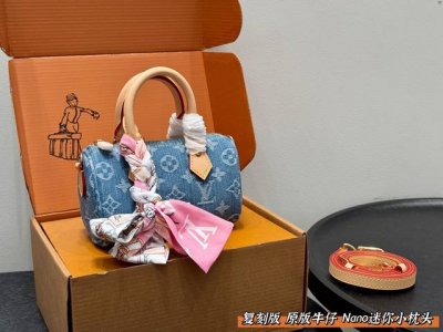 全套礼盒包装 复刻版 原版布 钢五金 带丝巾 Lv Speedy丹宁牛仔Nano迷你枕头 可单肩可斜挎 真的好随性，布料柔软随意，更好搭。 颜色也没有那么刻意，