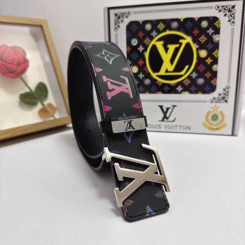 品名：Lv..路易..威登 材质：原单牛皮腰带 百分百头层牛皮腰带保证真皮，24K纯钢扣，专柜原单品质、做工精细，时尚大牌，送人自用首选 包装： 请认准如图专柜