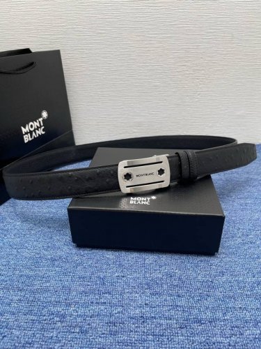 特 品牌： 万宝龙 Montblanc家持续其一贯的高雅、绅士、精致的风格，进口小牛皮，手感细腻柔软。纯钢自动精品扣，男士必备！宽度：3.5Cm