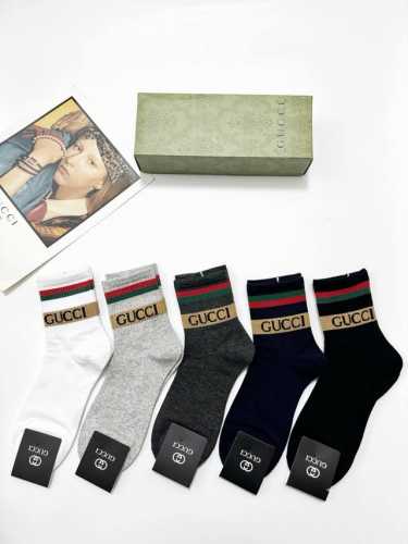 配包装 一盒5 双 Gucci 古琦 经典字母Logo 纯棉短筒袜 ，男女同款 ，Ins超火爆短袜，纯棉面料，潮人必备 ，经典配色 个性时尚百搭款，你值得拥有哦