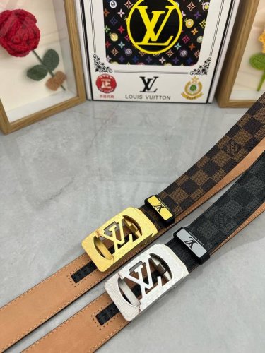 品名 Lv..路易..威登自动带 材质 原单牛皮腰带 百分百头层牛皮腰带保证真皮 24K纯钢扣 专柜原单品质 做工精细 时尚大牌 送人自用首选 包装 请认准如图