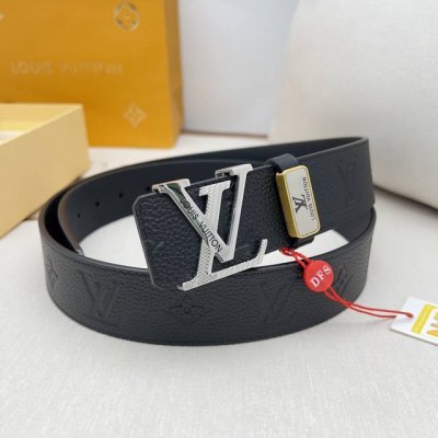 品名： LV..路易..威登腰带皮带原单 型号：挂扣，经典纯钢材质面字母挂扣，头层牛皮，图片实物拍摄 材料：头层牛皮，挂扣系列，纯钢材质扣头，钯镀电镀工艺永不掉