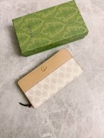 顶配版 Gucci新品采用进口原厂皮，进口线，新款Ophidia系列 采用意大利进口小牛皮，配以经典双G五金，新的式样和轮廓托的新作登场了。结构形状，其中内侧被