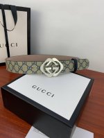 Gucci 经典款G家印花 搭配顶级镶钻两件套钢扣 采用精挑细选进口顶级牛皮，手感柔软细腻！品质保证：带身宽度4.0Cm