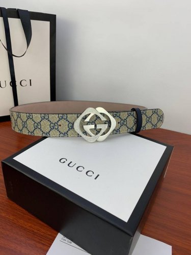 Gucci 经典款G家印花 搭配顶级镶钻两件套钢扣 采用精挑细选进口顶级牛皮，手感柔软细腻！品质保证：带身宽度4.0Cm