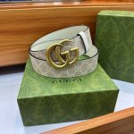 特 Gucciiii 尺寸:4.0Cm，带身釆用米色和白色Gg Supreme帆布制成，沿用这一经典设计。白色皮革细节令整款配饰倍添魅力，搭配铜金属扣头。高端品