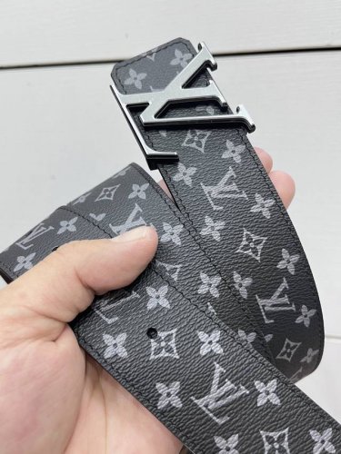 Lv.路易威登 全套包装 宽度 40Mm宽度 正品一体铸造五金钢扣 原厂皮料 双面原厂定制进口面料 可送礼自用不错选择