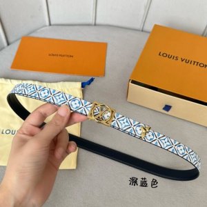 寬：20Mm 驢家新品 特別限定女士腰帶 皮帶採用雙面設計 帶身帆布面襯托荔枝紋牛皮 全新搭扣以金色金屬打造 末端則以金色花卉圖案完美點綴. 多色選