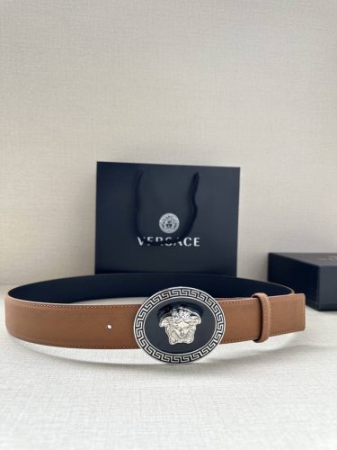 宽度3.8Cm Versace 皮带，配有立体La Medusa双面搭扣，一面饰有Barroco印花。 La Medusa搭扣 腰带环 底面料：100%牛皮