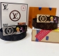 皮带：Lv.路易威登顶级复刻- 腰带：原单品质百分百进口原厂头层牛皮，保证真皮。雕花镂空设计工艺.真空电镀.永不掉色.24K纯钢扣头层小牛皮涂鸦手绘油画系列双面