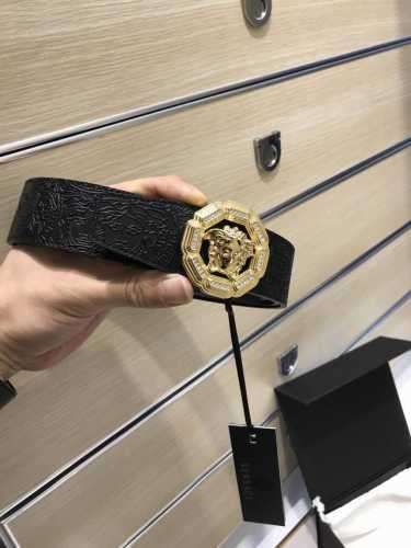 配送专柜包装 打孔针 批专柜同款、实拍专柜官网，尺寸:宽38Mm，原版立体半脸间色美人头扣 ，极富设计美感 ，双面采用进口原版小牛皮压花，彰显个性，清晰美观，皮