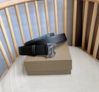 高端品质，实物拍摄 批￥ 配全套礼盒 ：新款 Burberry巴宝莉专柜同步上新意大利制腰带 装饰品牌专属标识压花图案 搭配镀钯金搭扣 营造精致设计感 宽:3.