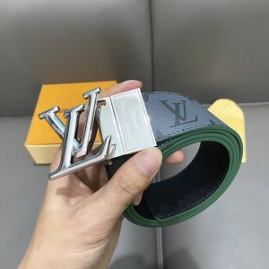 特P170 寬： 40Mm Louis Vuitton 腰帶 專櫃有售款 專櫃編碼M雙面 一面專用面料Pvc搭配進口意大利小牛皮 手感特佳 搭配可旋轉扣！ 雙面