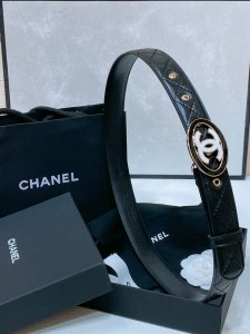 Chanel 24C 黄铜金属 水钻黑 与 白Logo搭扣 黄铜金属进口羊皮带身 饰有Cc小Logo手感柔软 细腻 3.0Cm