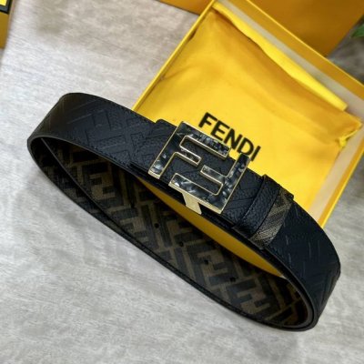 Fendi芬迪专柜同款 宽4.0Cm 双环正反用腰带 Ff按钉搭扣 黑色Cuoio Romano皮革材质 反面面料带有烟草黄和黑色Ff图案 四方金属饰面 时尚经