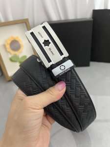 品名：万宝龙 Montblanc 自动带 材质：原单牛皮腰带 百分百头层牛皮腰带保证真皮，24K纯钢扣，专柜原单品质、做工精细，时尚大牌，送人自用首选 包装：