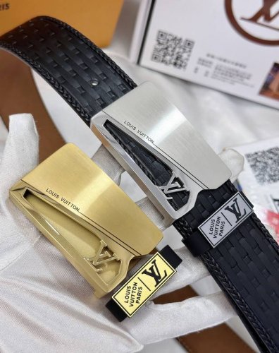 皮带：Lv..路易..威登顶级复刻. 腰带：原单品质百分百头层牛皮，保证真皮。雕花镂空工艺.真空电镀.永不掉色.24K纯钢扣纯手工编织系列双面可用专柜同等质量，