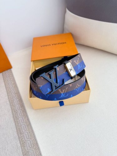 品名： Lv..路易..威登腰带皮带原单 型号：挂扣，经典纯钢材质挂扣，头层牛皮，图片实物拍摄 材料：头层牛皮，挂扣系列，纯钢材质扣头，钯镀电镀工艺永不掉色。原