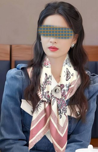 迪澳2025春夏季新款，太美了 买到都说好下手一定要快高端 大爱女人尤物 货极少 四季都可以用真心美的让人非常非常心动 上身效果简直美翻了 品质非常完美整个围巾