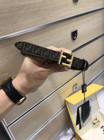 配送专柜包装 打孔针 新款 Fd 宽20Mm 老花纹f标志造型皮带。支持nfc钉扣式带扣。进口黑色小牛皮制成，镀金表面金属制品，原版细节走线，品质保证，非市场通 - 点击图像关闭