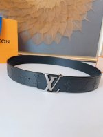 驴牌 宽度4.0Cm 以进口天然小牛皮材质饰有标志性的精密压纹精品字母搭扣时尚 新潮尽显个性 顶级 原单130