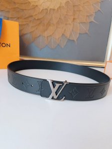 驴牌 宽度4.0Cm 以进口天然小牛皮材质饰有标志性的精密压纹精品字母搭扣时尚 新潮尽显个性 顶级 原单130