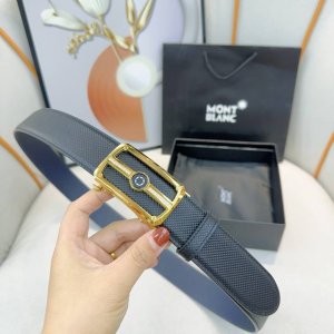 特 品牌：万宝龙 进口小牛皮，手感细腻柔软。搭配纯钢镶钻精品扣，自动扣男士必备！宽度：3.5Cm