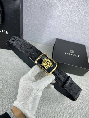 特 宽度3.8Cm 范思哲 意大利设计师Gianniversace于1978年推出了他的同名系列，将一种自信和强有力的时尚态度注入到他的地中海风格男装设计之中。