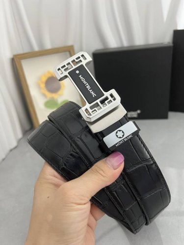 品名：万宝龙 Montblanc 自动带 材质：原单牛皮腰带 百分百头层牛皮腰带保证真皮，24K纯钢扣，专柜原单品质、做工精细，时尚大牌，送人自用首选 包装：