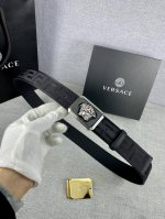 宽度3.8Cm 范思哲 意大利设计师gianniversace于1978年推出了他的同名系列，将一种自信和强有力的时尚态度注入到他的地中海风格男装设计之中。如今