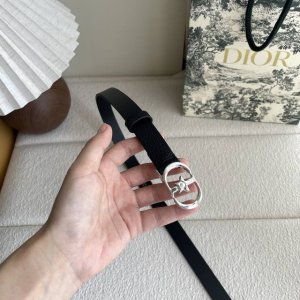 dior新款腰带，采用精致头层皮制作，手感柔软，舒适细腻，精品五角星珍珠扣，，精致优雅，时尚大方。宽2.0Cm