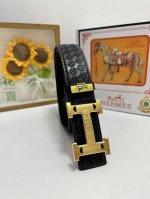 品名：爱马仕.Hermès 原单 材质：原单牛皮腰带 百分百头层牛皮腰带保证真皮，24K纯钢扣，专柜原单品质、做工精细，时尚大牌，送人自用首选 包装： 请认准如