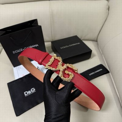 Dg宽4.0Cm 杜嘉班纳 新款 Devotion 系列 Lux 皮革腰带，点缀手工打造的徽标爱心珠宝金属合金搭扣，镶嵌珍珠装饰。扣下方设有点扣无镍搭扣与配件