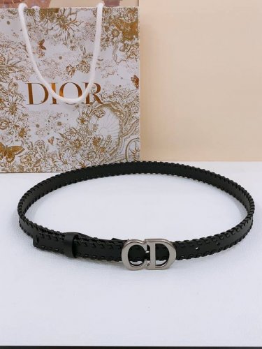 Dior 20 毫米黑色光滑牛皮 Saddle Belt Montaigne Star Cd 腰带扣 内侧饰以 Christian Dior Paris 标志