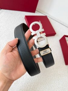 品名：菲拉格慕.Ferrgamo腰带 皮带 原单 型号：挂扣，纯铜材质经典挂扣，实物拍摄，头层牛皮 材料：百分百头层牛皮，保证真皮。纯铜材质，真空电镀永不掉色，