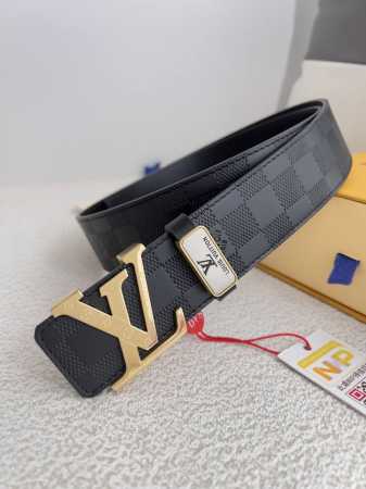 品名： Lv..路易..威登腰带皮带原单 型号：挂扣，经典纯钢材质面字母挂扣，头层牛皮，图片实物拍摄 材料：头层牛皮，挂扣系列，纯钢材质扣头，钯镀电镀工艺永不掉 - 点击图像关闭