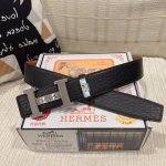 品名：爱马仕.Hermès 原单 材质：原单牛皮腰带 百分百头层牛皮腰带保证真皮，24K纯钢扣，专柜原单品质、做工精细，时尚大牌，送人自用首选 包装： 请认准如