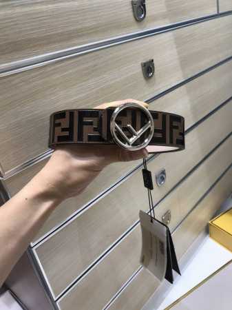 配送专柜包装 特批新款 Fd 宽40Mm 标志造型宽皮带。钉扣式带扣。进口小牛磨砂制成，原版浮雕纯手工绘黑色咖啡色Ff 图案，非市场电脑喷印平平没凹凸质感，支持 - 点击图像关闭