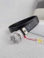 品名：范思哲.Versace.皮带腰带自动皮带 型号：自动带，纯钢材质经典人头自动扣，图片实物拍摄 腰带：百分百头层牛皮，自动带身，保证真皮。24K纯钢扣永不掉