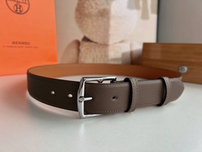 Hermes 爱马仕 时尚舒适针扣牛皮腰带，杰出的创意和精湛工艺成为成为时尚旅行艺术的象征。35毫米